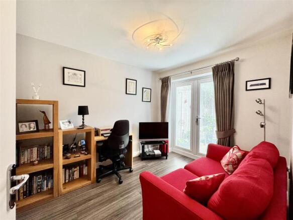 4 bed Semi-Detached for sale Image 7