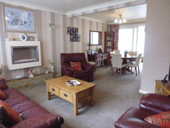 Lounge/Dining Room