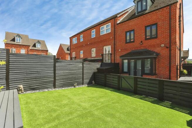 4 bed Town House for sale Image 4