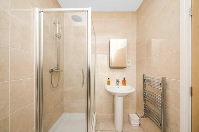 EN-SUITE SHOWER ROOM