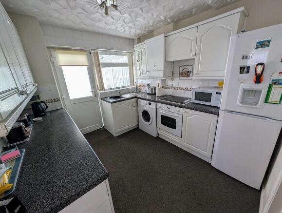 kitchen 1.jpg