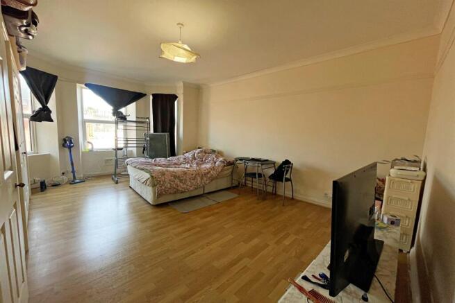 Bedroom/ Living Spac