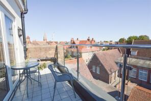 Flat 5, 9 Gloucester House, Gloucester Mews, Eastbourne BN21 4XH