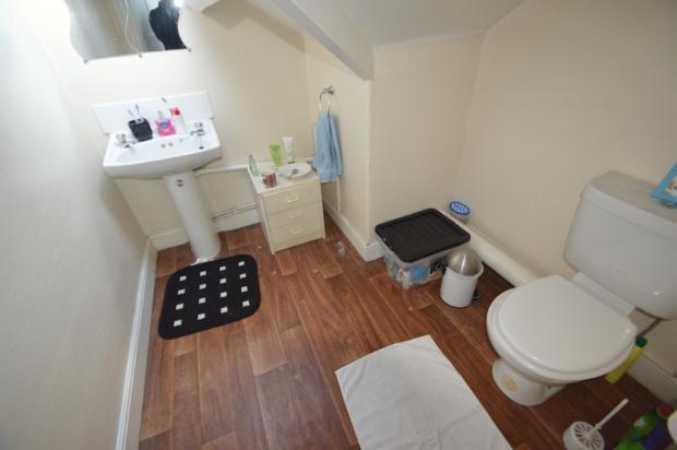 7 bed Semi-Detached to rent Image 4