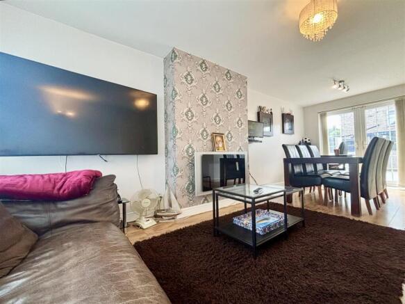 3 bed Semi-Detached for sale Image 4