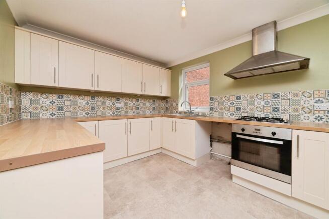 4 bed Terraced for sale Image 5
