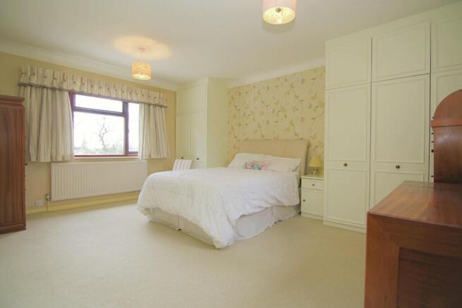 6 bed Detached for sale Image 11