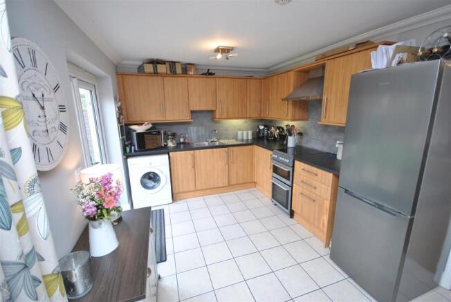 KITCHEN / DINING ROOM