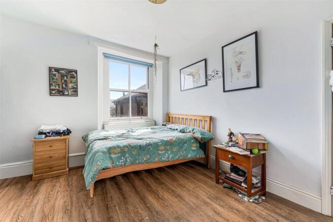 3 bed Terraced for sale Image 11