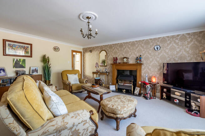5 bed Detached for sale Image 4
