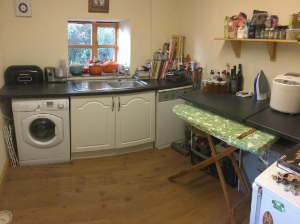 Utility Room: 10'10"