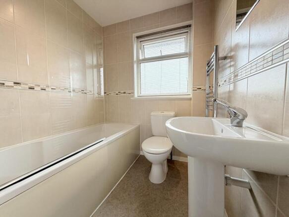 2 bed End of Terrace to rent Image 8