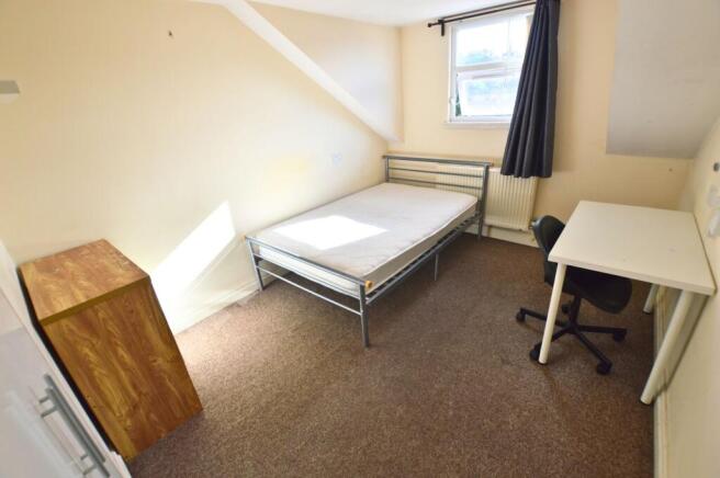 3 bed Apartment to rent Image 5