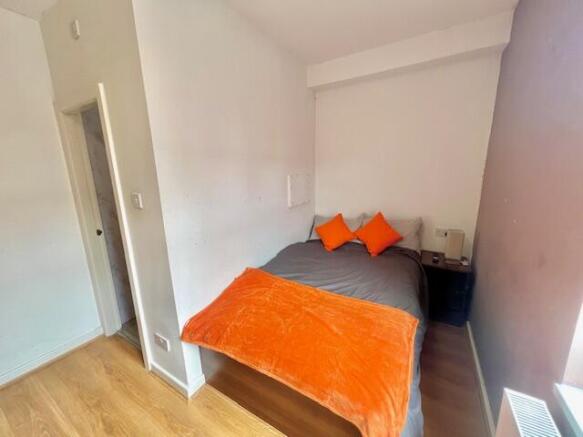 6 bed Terraced to rent Image 5