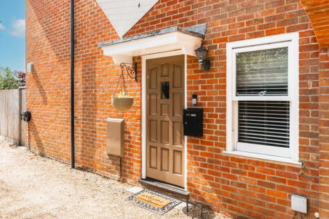 London Road, Holybourne, Alton GU34 4EY