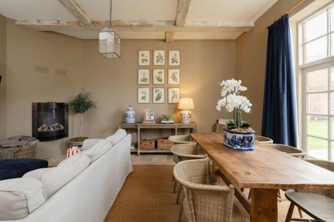 4 bed House for sale Image 10