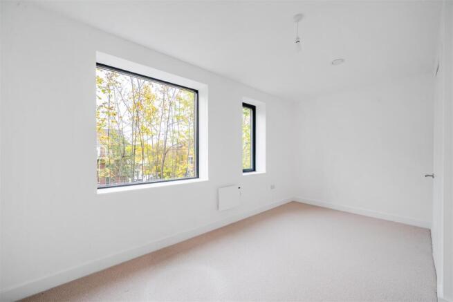 4 bed Town House to rent Image 6