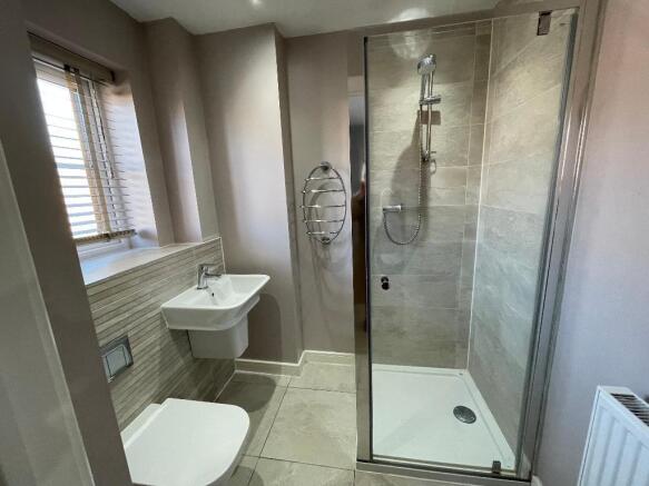 4 bed Detached to rent Image 8