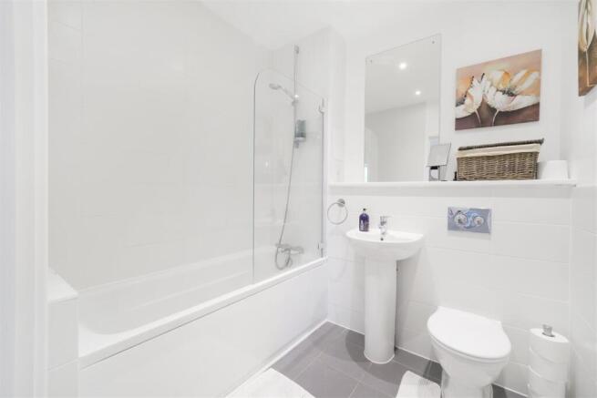Flat 4, Japonica Apartments - cb3yUmFU0AuRLxPY1lAs