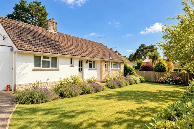 2/3 bedroom detached bungalow