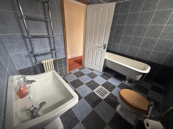 6 bed House to rent Image 11
