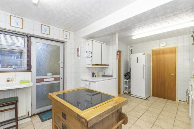 Kitchen 2.jpg