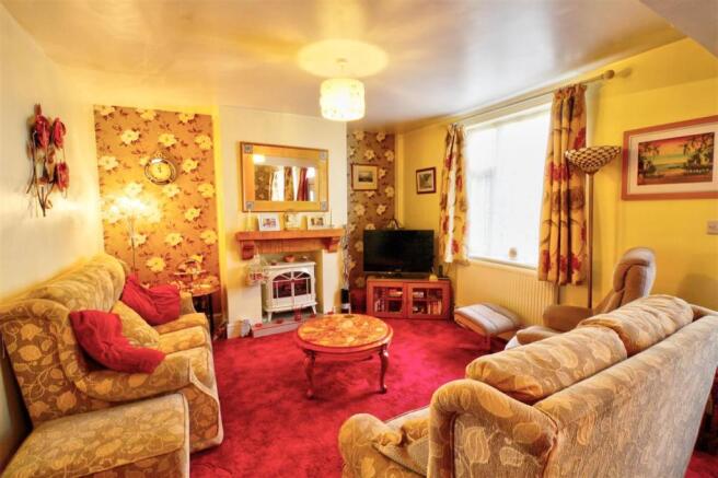THROUGH LOUNGE /