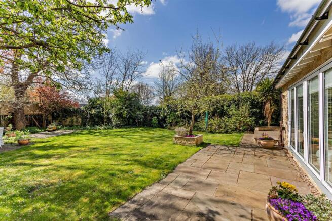 8642833-exterior07-800.jpg