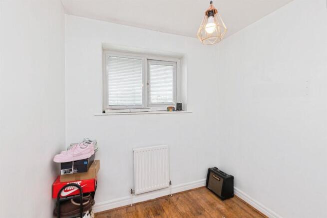 4 bed Detached for sale Image 8