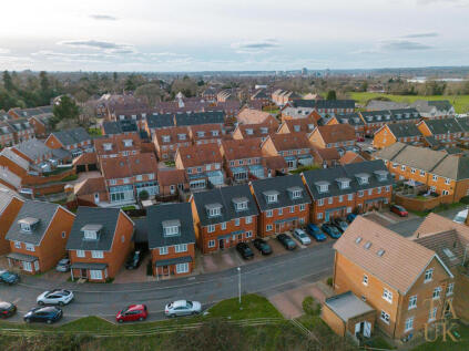 Repton Crescent, Reading, RG6