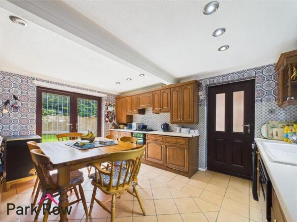 4 bed Detached for sale Image 4