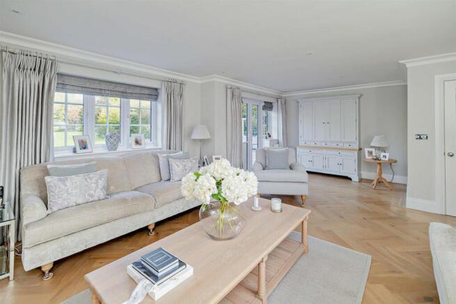 8668417-Stills-interior13(1)-v2-800.jpg