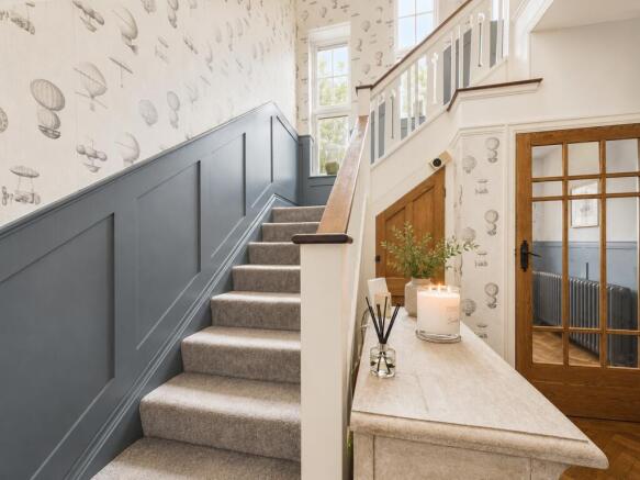 5 bed Detached for sale Image 8
