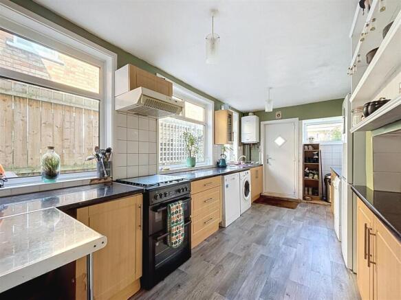 4 bed House for sale Image 6