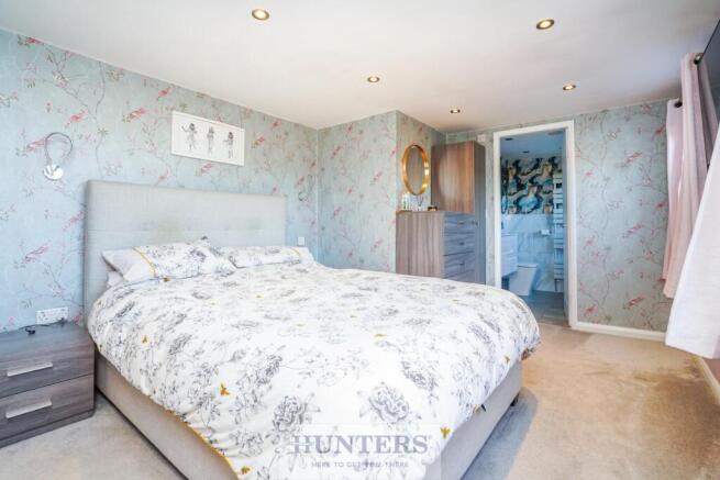 4 bed Semi-Detached Bungalow for sale Image 11
