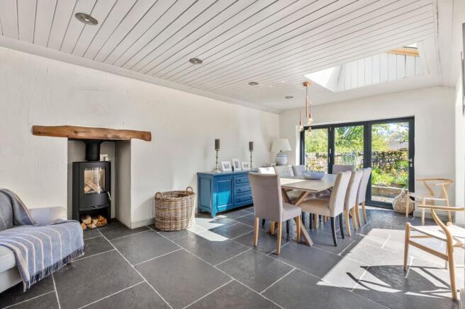 5 bed Detached for sale Image 5