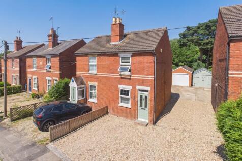 Coronation Cottages, Davis Way, Hurst, Berkshire, RG10