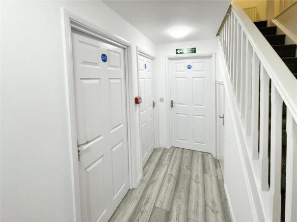 1 bed Detached to rent Image 12