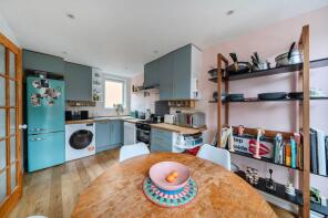 18, Byworth Walk, London N19 4BN