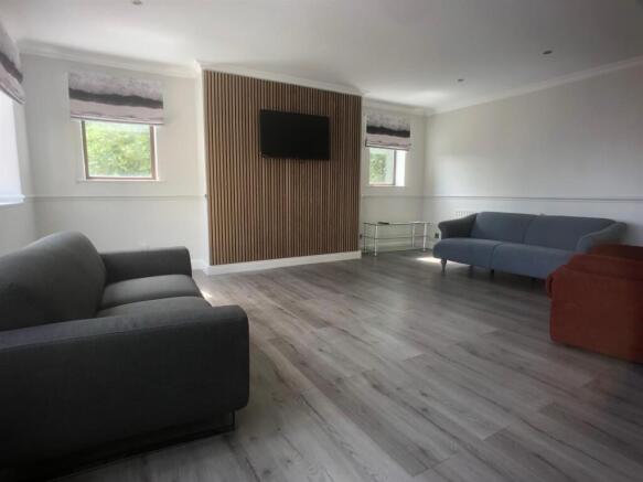 Lounge 1.1.jpg