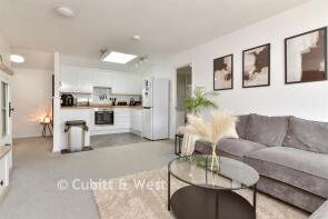 Flat 8, 272 Hoddern House, South Coast Road, Peacehaven BN10 7PD