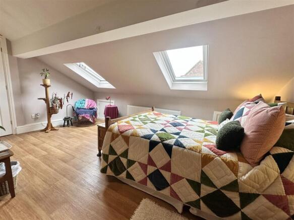 4 bed Detached for sale Image 10