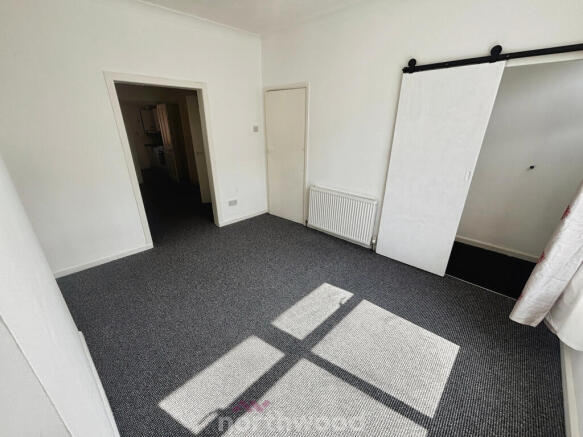 2 bed Terraced to rent Image 4