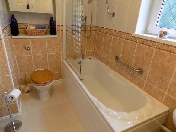 1st Floor Bathroom