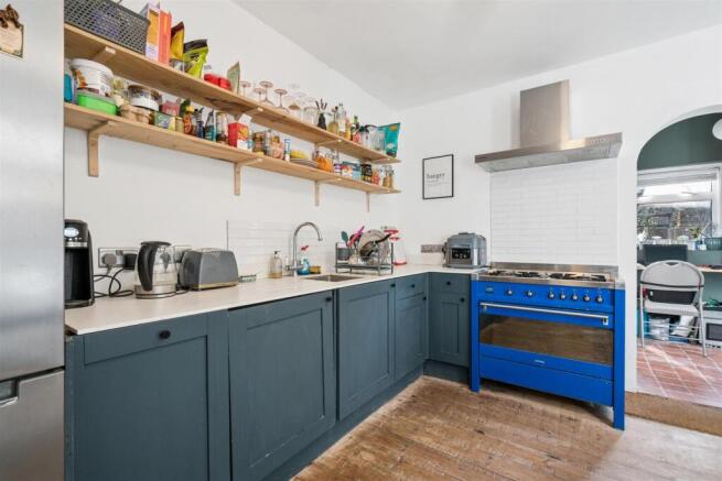8a Grenfell Road CR4 2BY kitchen 3.jpg