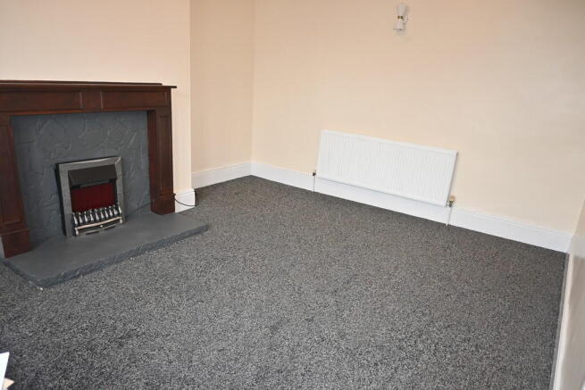 2 bed Terraced to rent Image 5