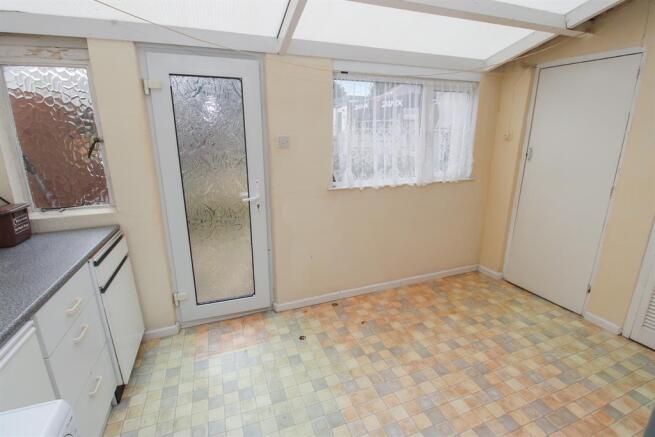 Lean to with w.c and storage .jpg