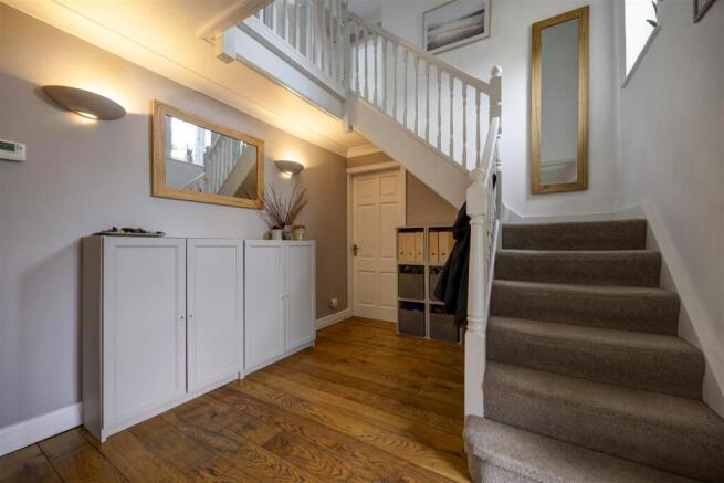 4 bed Detached for sale Image 5