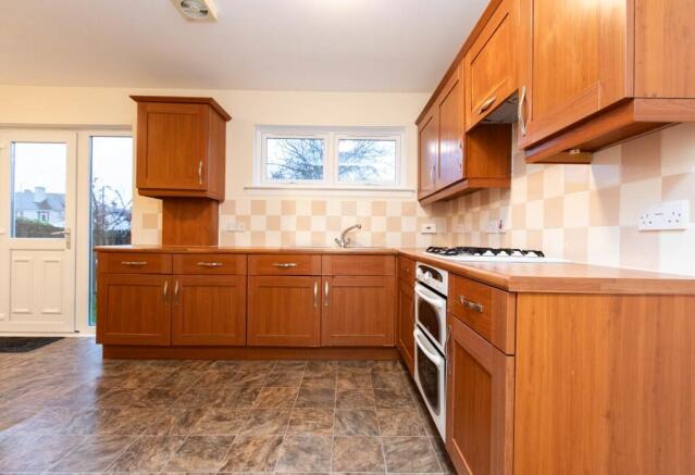 Kitchen/ Dining Area