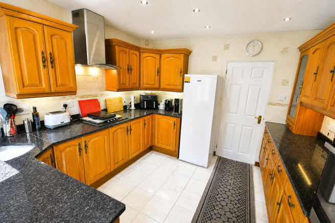 3 bed Semi-Detached Bungalow for sale Image 7